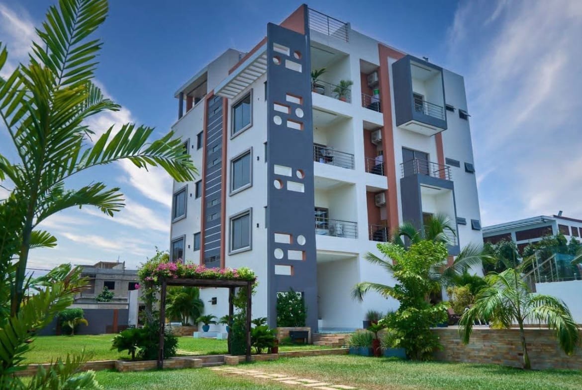 Appartement meublé avec piscine à Fidjrossè Plage 8