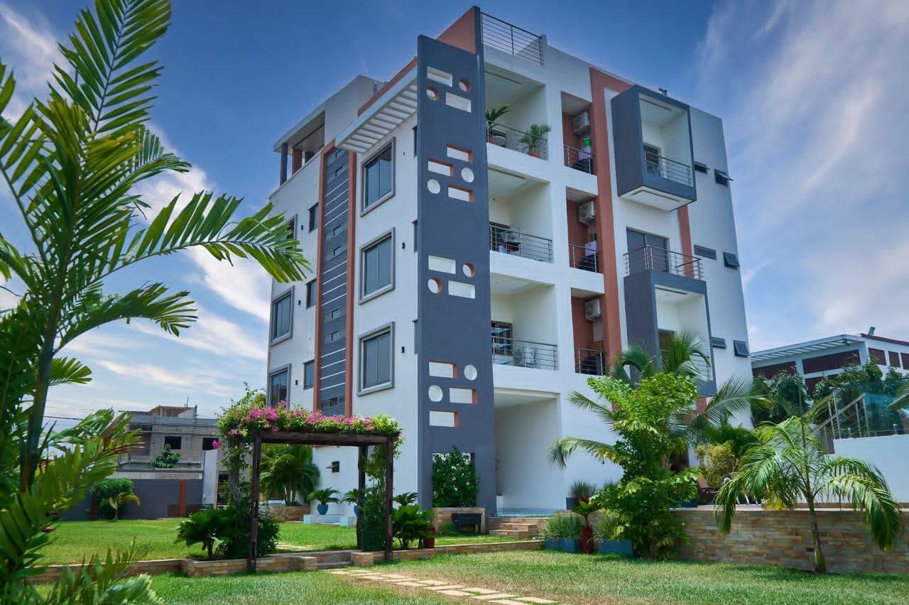 Appartement meublé avec piscine à Fidjrossè Plage 8
