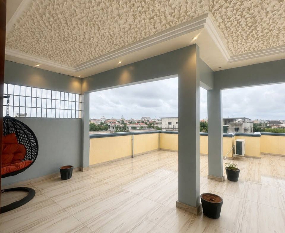 Appartement meublé avec terrasse à Fidjrossè Plage 2