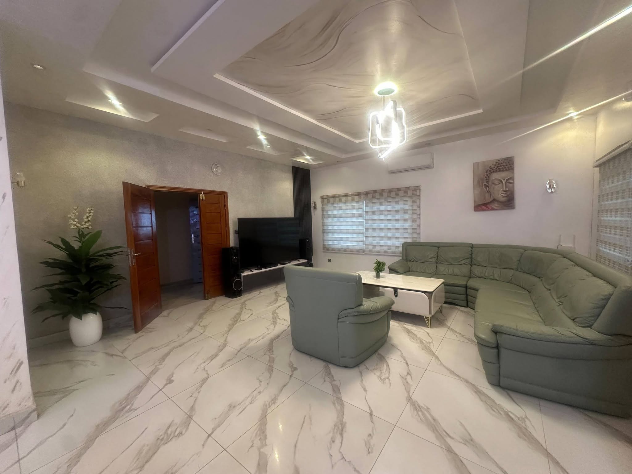 Appartement meublé avec terrasse à Fidjrossè Plage 3