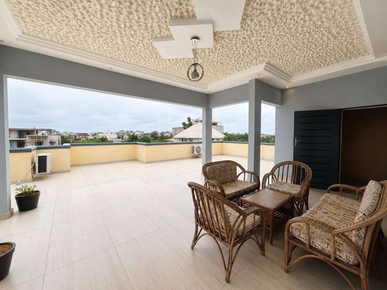 Appartement meublé avec terrasse à Fidjrossè Plage 5