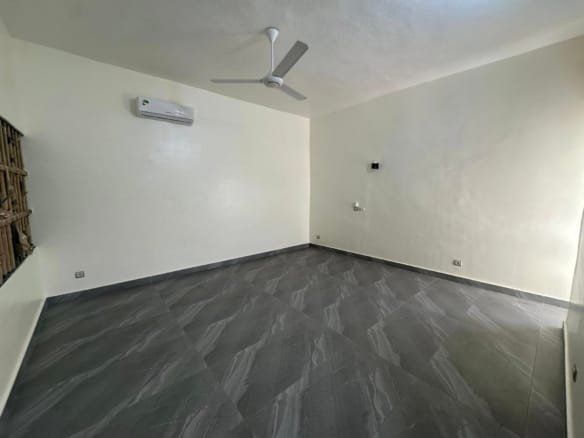 Appartement neuf avec vue mer à Fidjrossè Plage 10