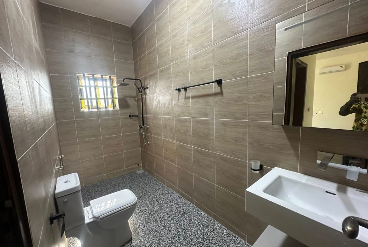 Appartement neuf avec vue mer à Fidjrossè Plage 11