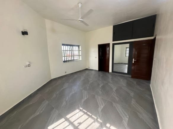 Appartement neuf avec vue mer à Fidjrossè Plage 3