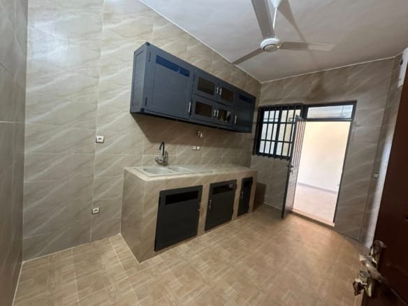 Appartement neuf avec vue mer à Fidjrossè Plage 4