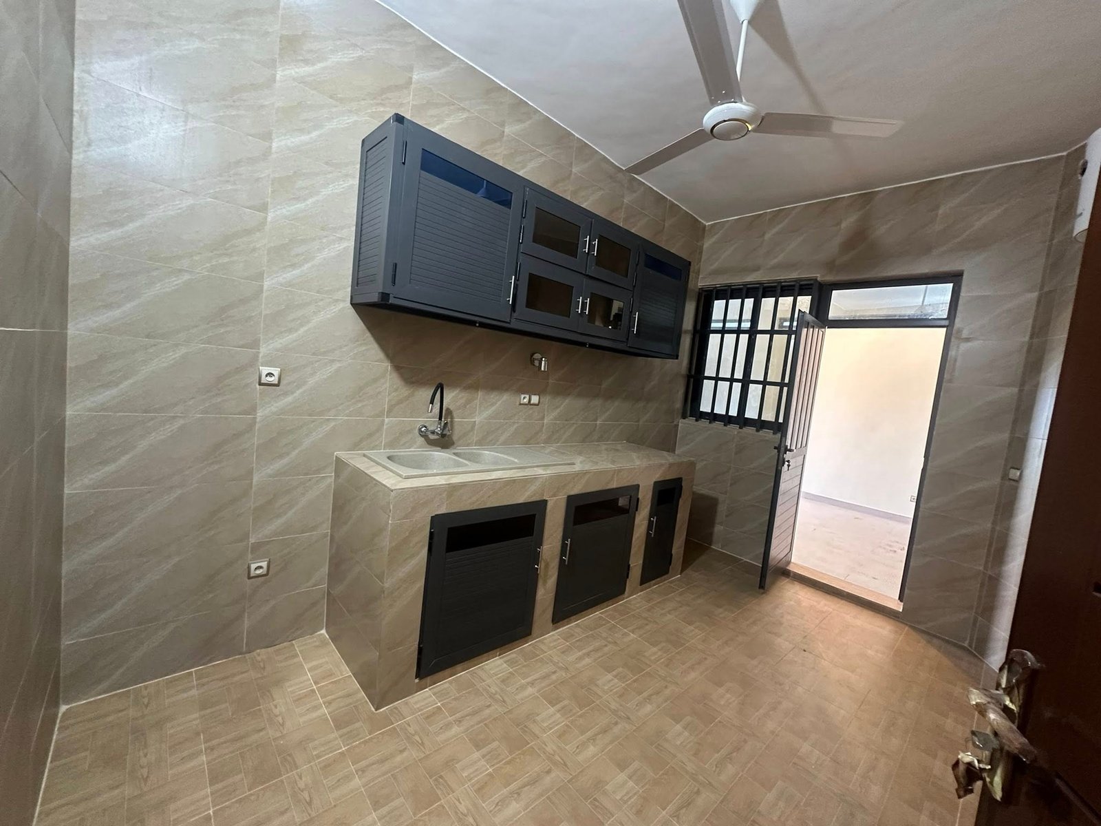 Appartement neuf avec vue mer à Fidjrossè Plage 4