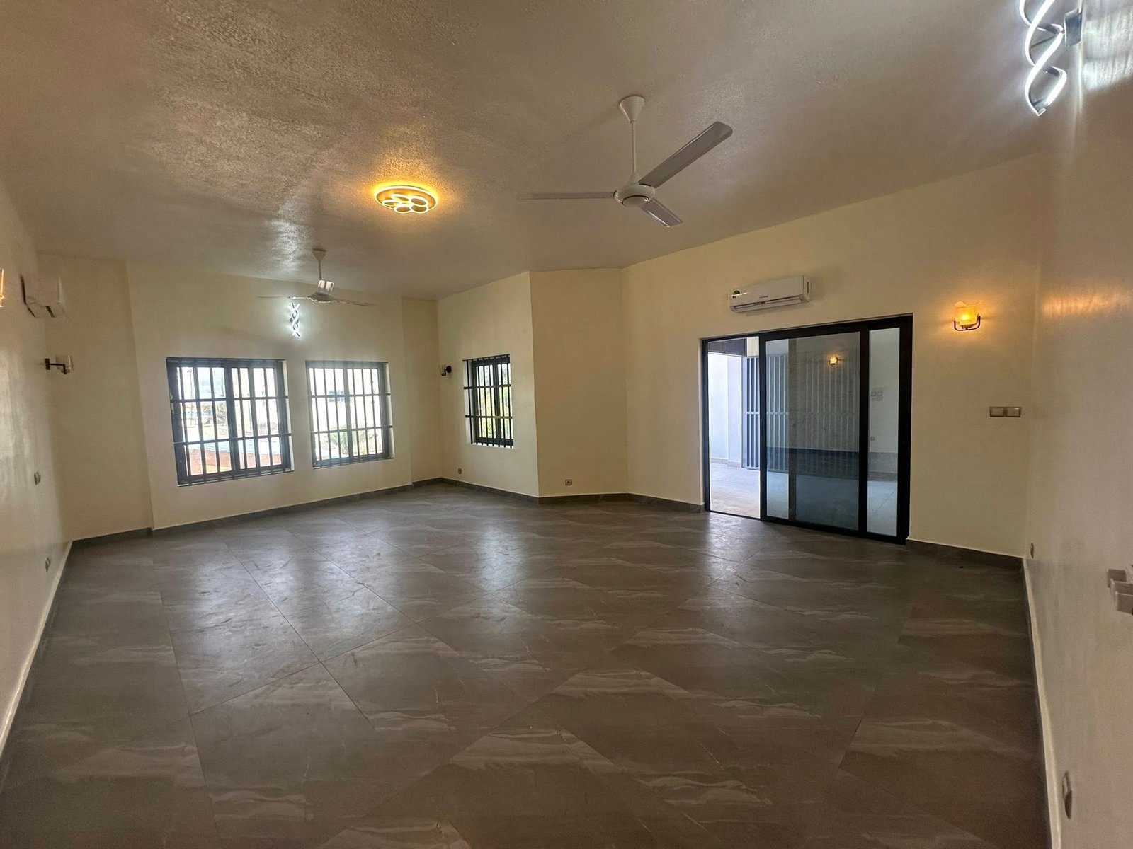 Appartement neuf avec vue mer à Fidjrossè Plage 5