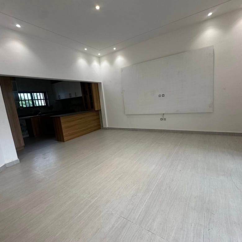 Appartement neuf de 3 chambres à Fidjrossè Akogbato 12