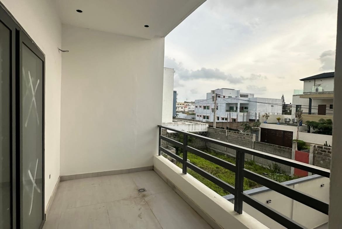 Appartement neuf de 3 chambres à Fidjrossè Akogbato 19
