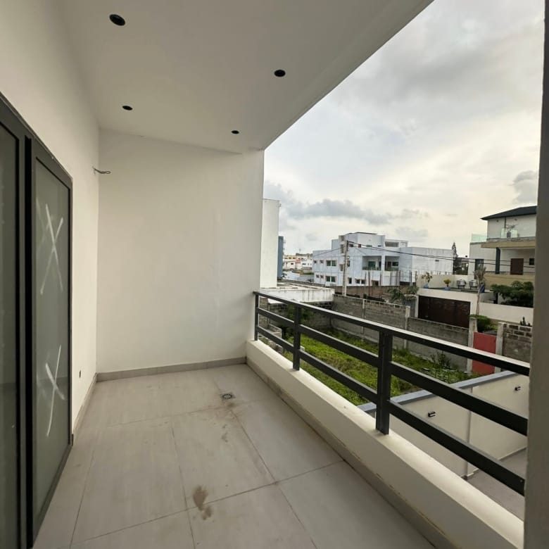 Appartement neuf de 3 chambres à Fidjrossè Akogbato 19