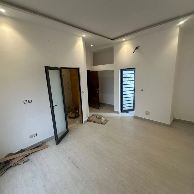 Appartement neuf de 3 chambres à Fidjrossè Akogbato 4