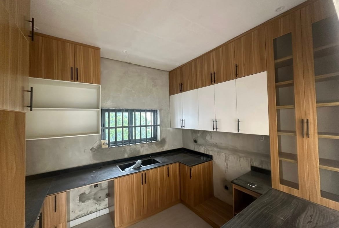Appartement neuf de 3 chambres à Fidjrossè Akogbato 7