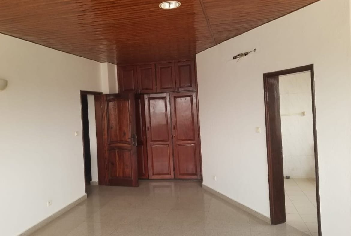 Bureau professionnel à louer à Guinkomey Ganhi