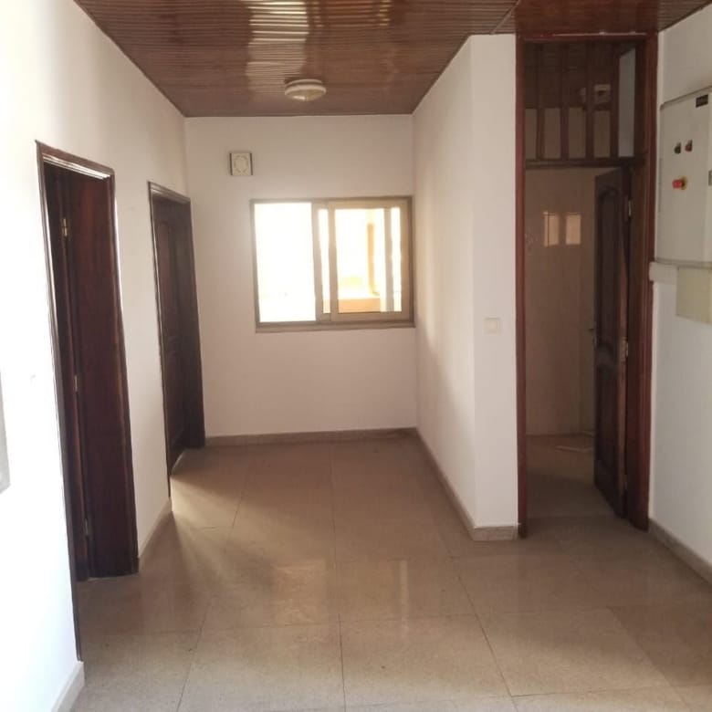 Bureau professionnel à louer à Guinkomey Ganhi 3