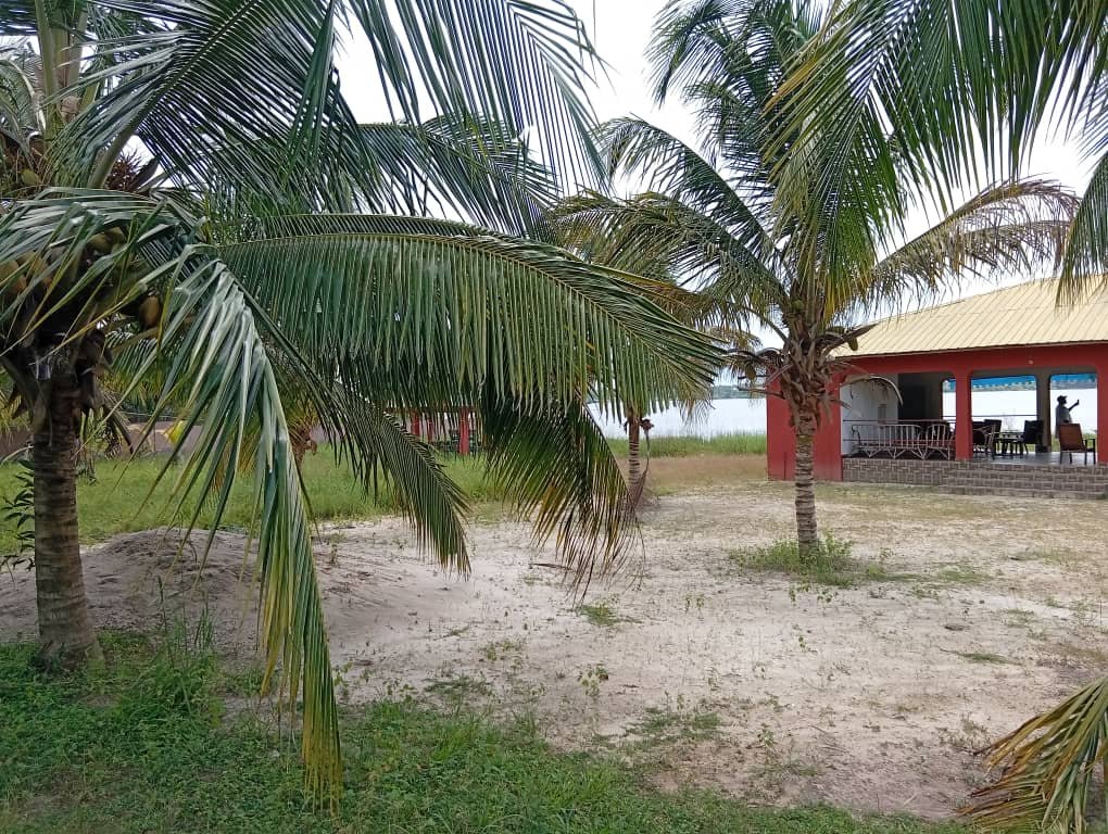 Domaine touristique au bord du lac Toho à vendre à Savi Gakpé 5