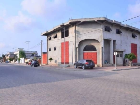 Grand magasin commercial R+1 à Akpakpa Sègbèya