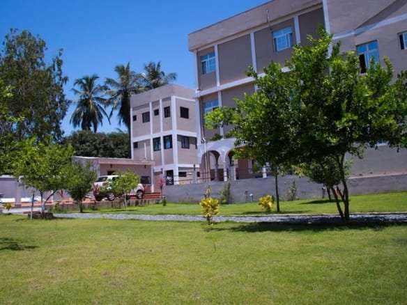 Hôtel avec piscine à vendre à Agbodrafo 2
