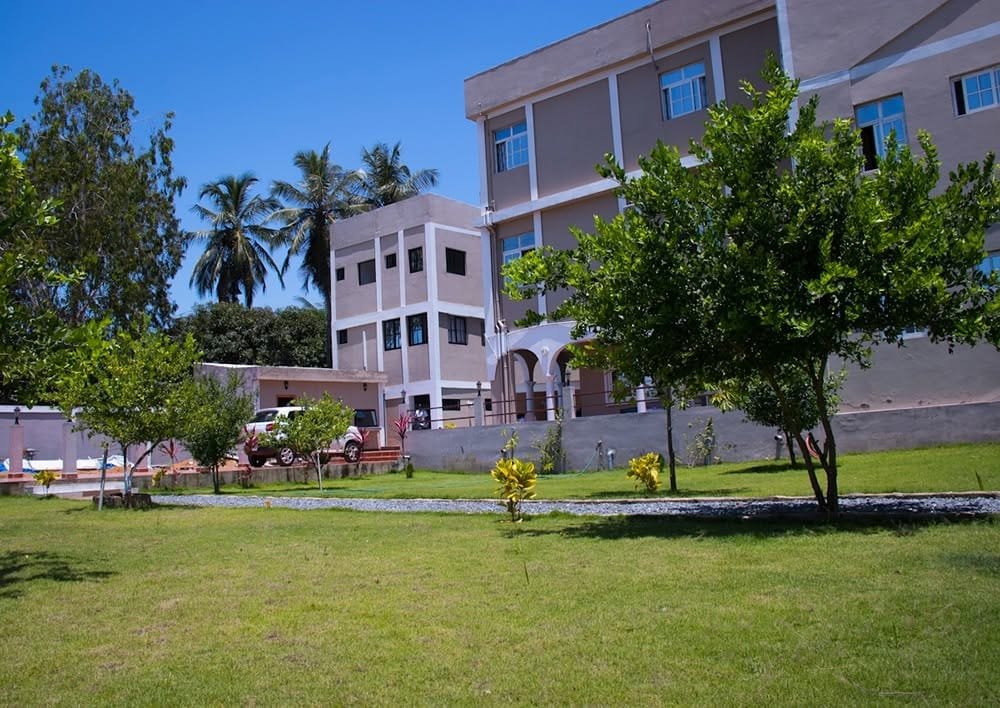Hôtel avec piscine à vendre à Agbodrafo 2
