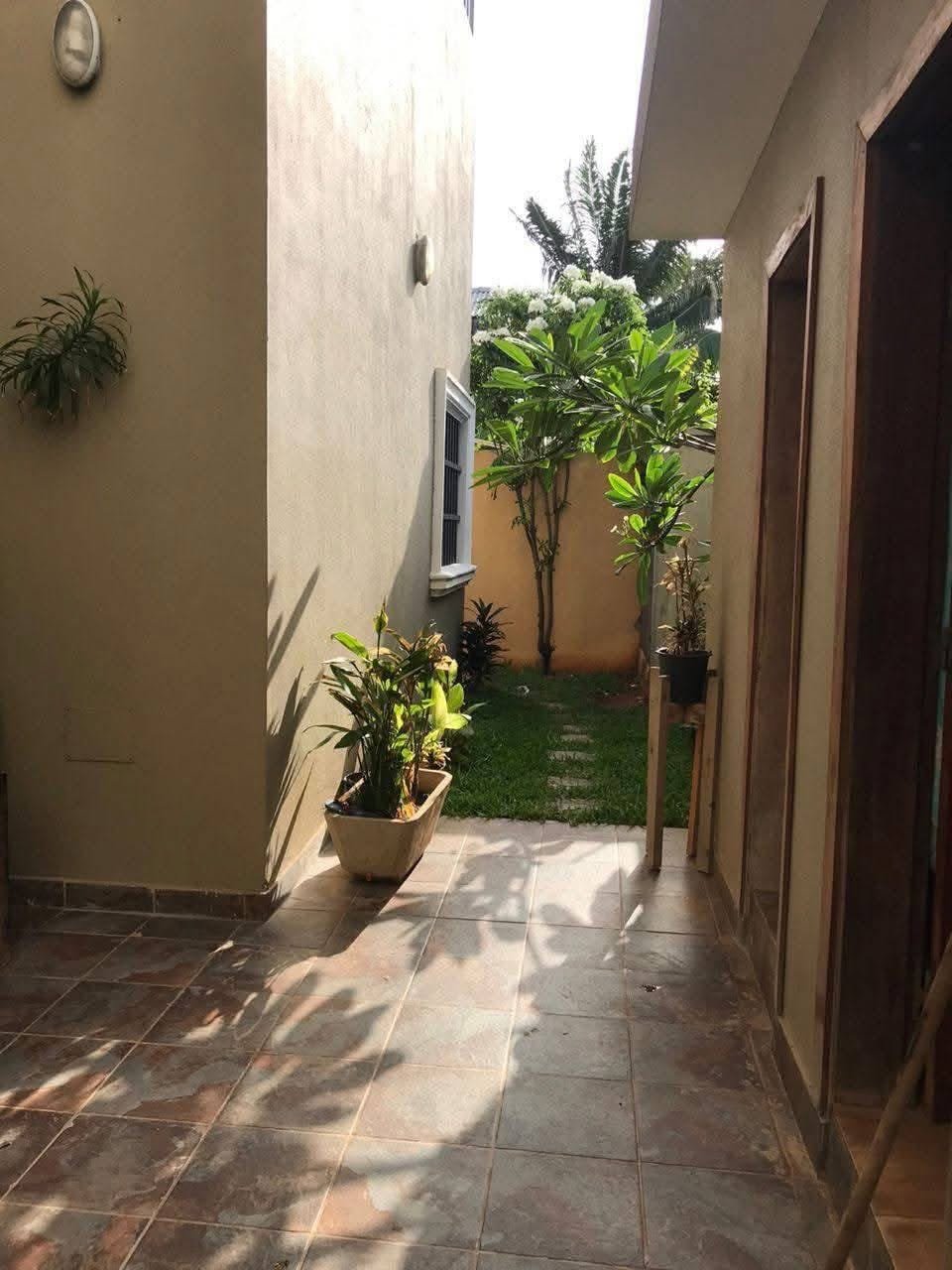 Immeuble R+2 de 8 chambres à Akpakpa Zone des Ambassades 11