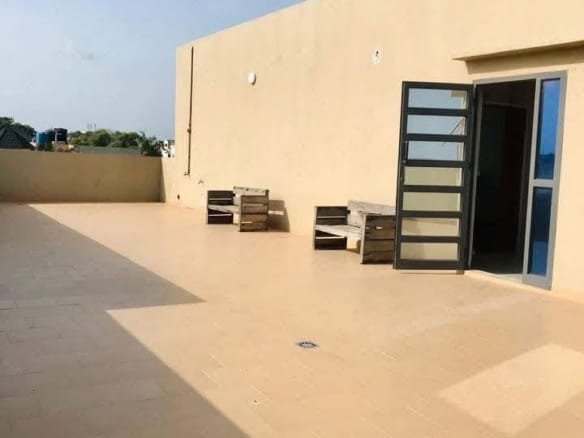 Immeuble R+2 de 8 chambres à Akpakpa Zone des Ambassades 6