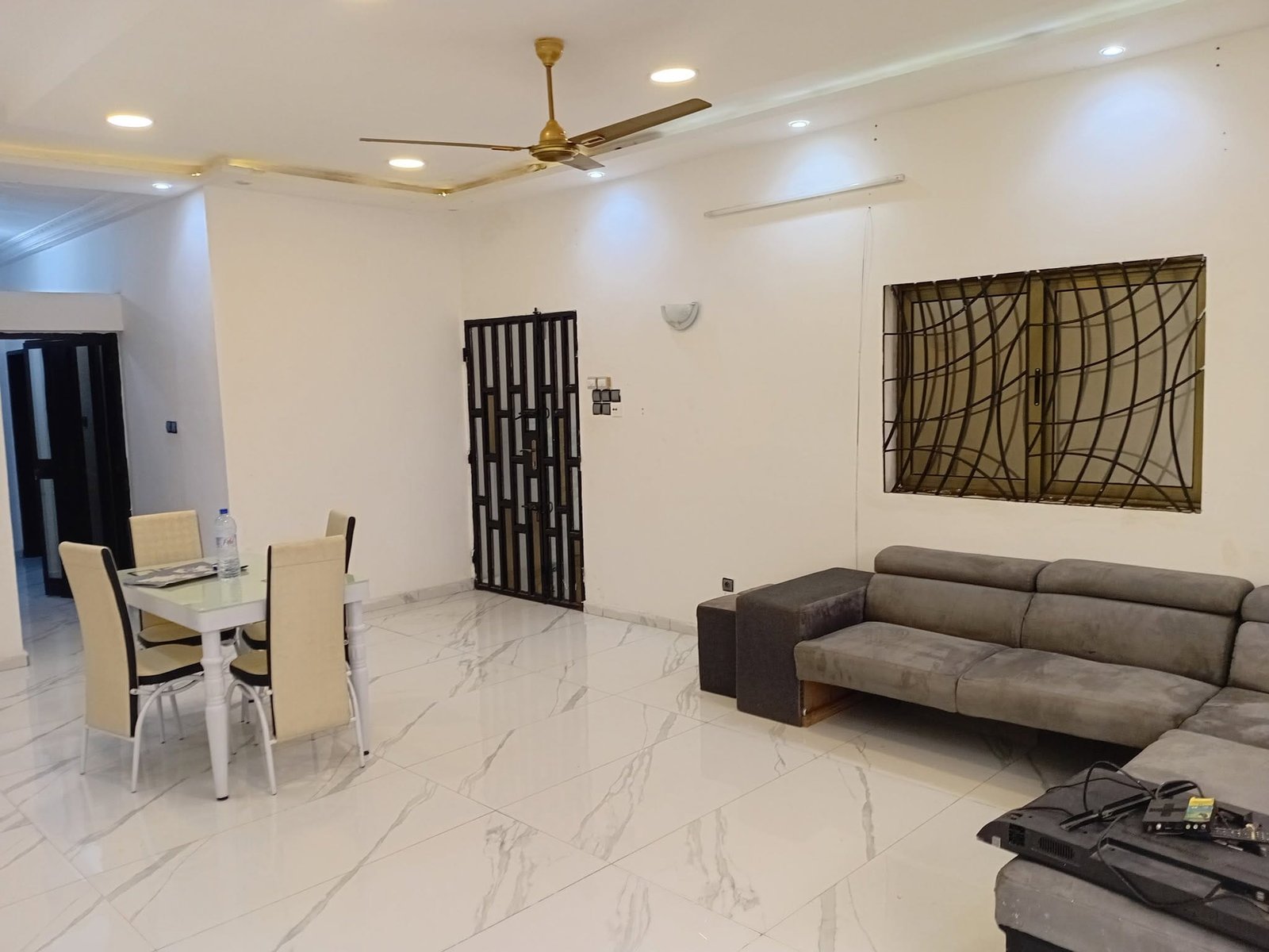 Immeuble locatif R+2 à vendre à Agblangandan 2
