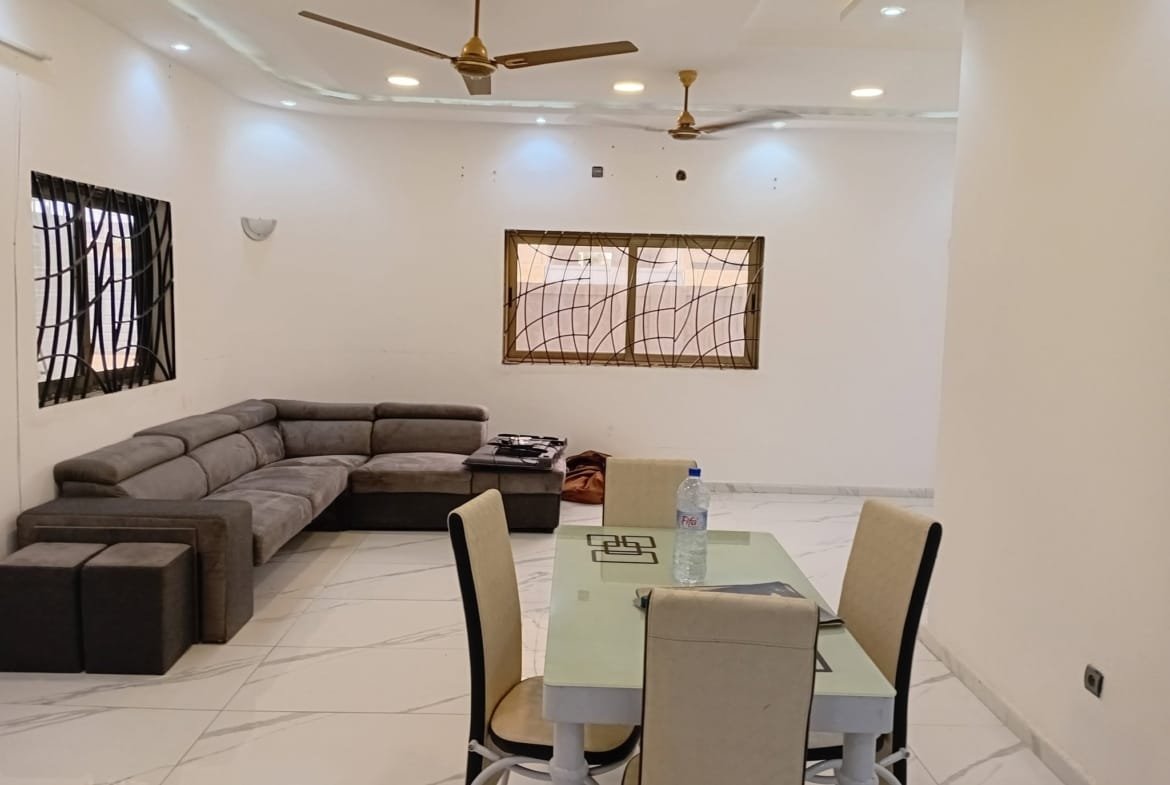 Immeuble locatif R+2 à vendre à Agblangandan 3