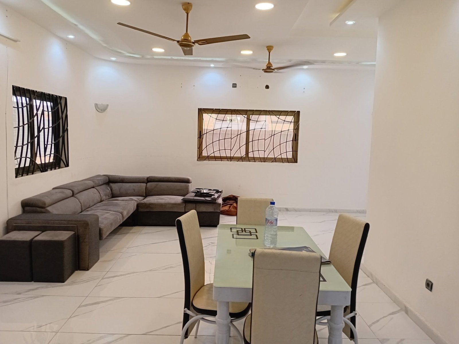 Immeuble locatif R+2 à vendre à Agblangandan 3