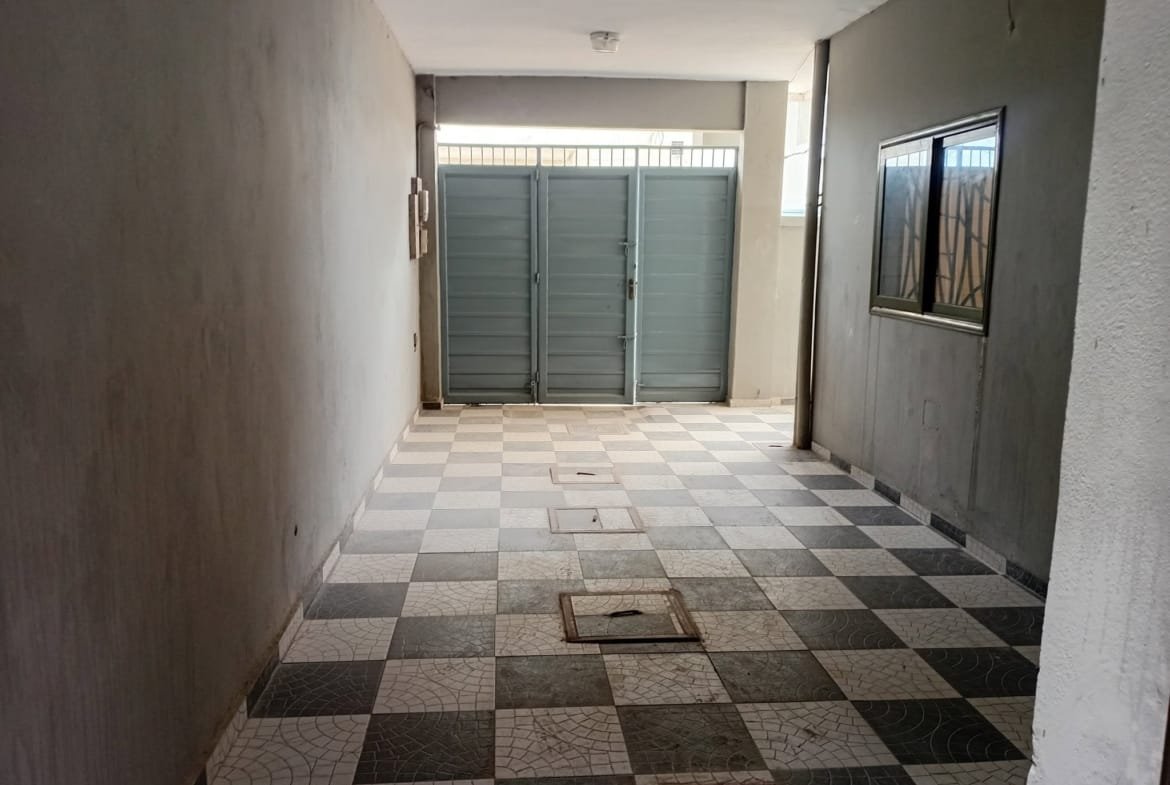 Immeuble locatif R+2 à vendre à Agblangandan 6