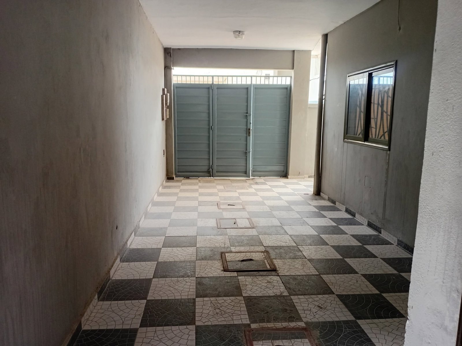 Immeuble locatif R+2 à vendre à Agblangandan 6