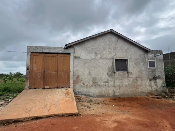 Maison locative rentable à Okoun Sèmè