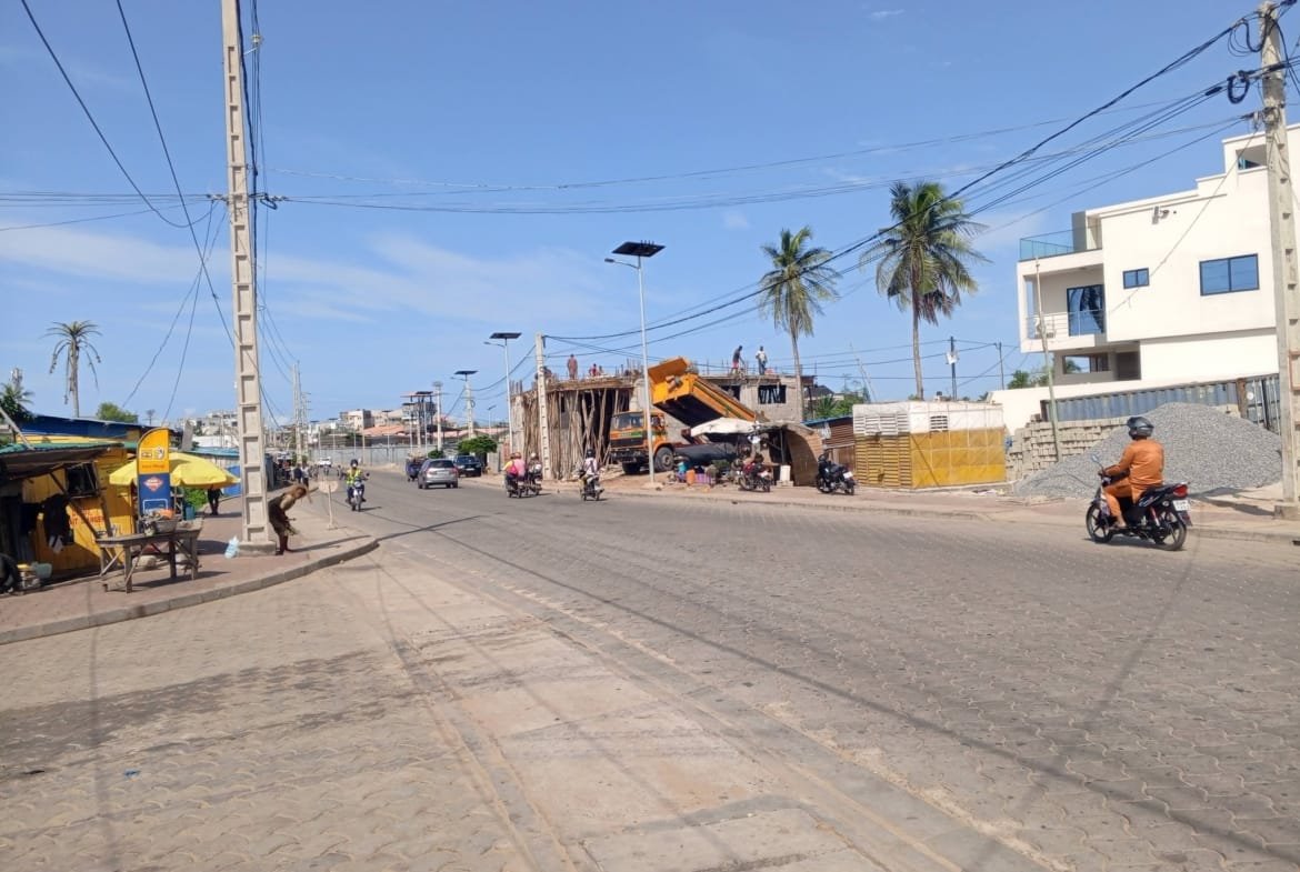 Parcelle clôturée en angle de rue à Fidjrossè Akogbato