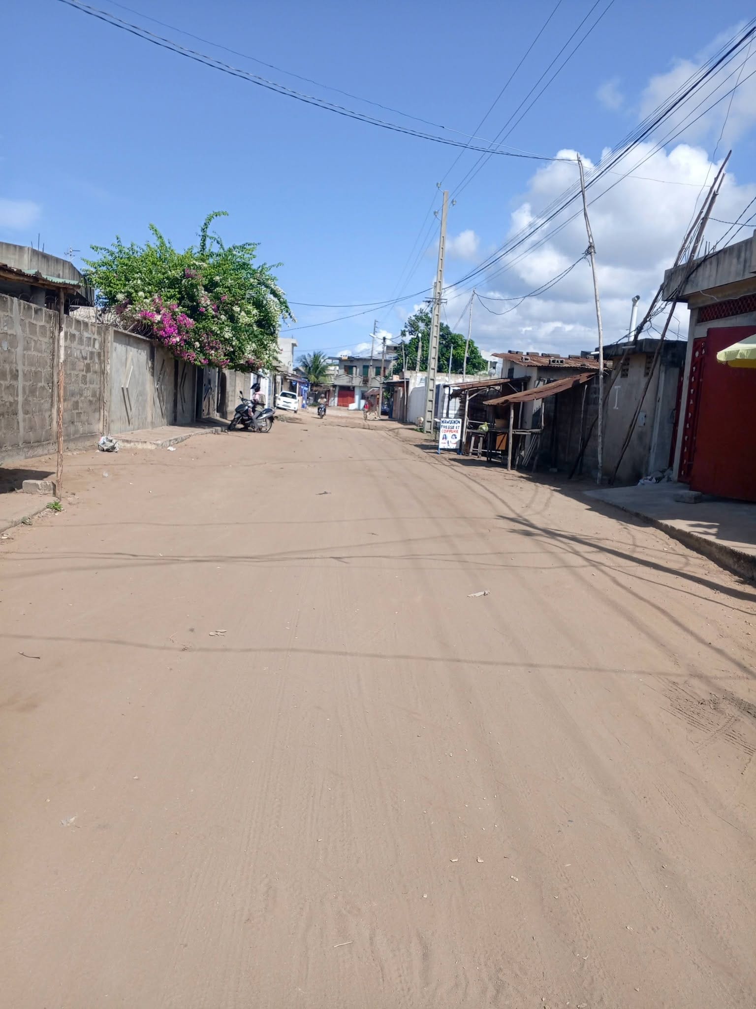 Parcelle clôturée en angle de rue à Fidjrossè Akogbato 2
