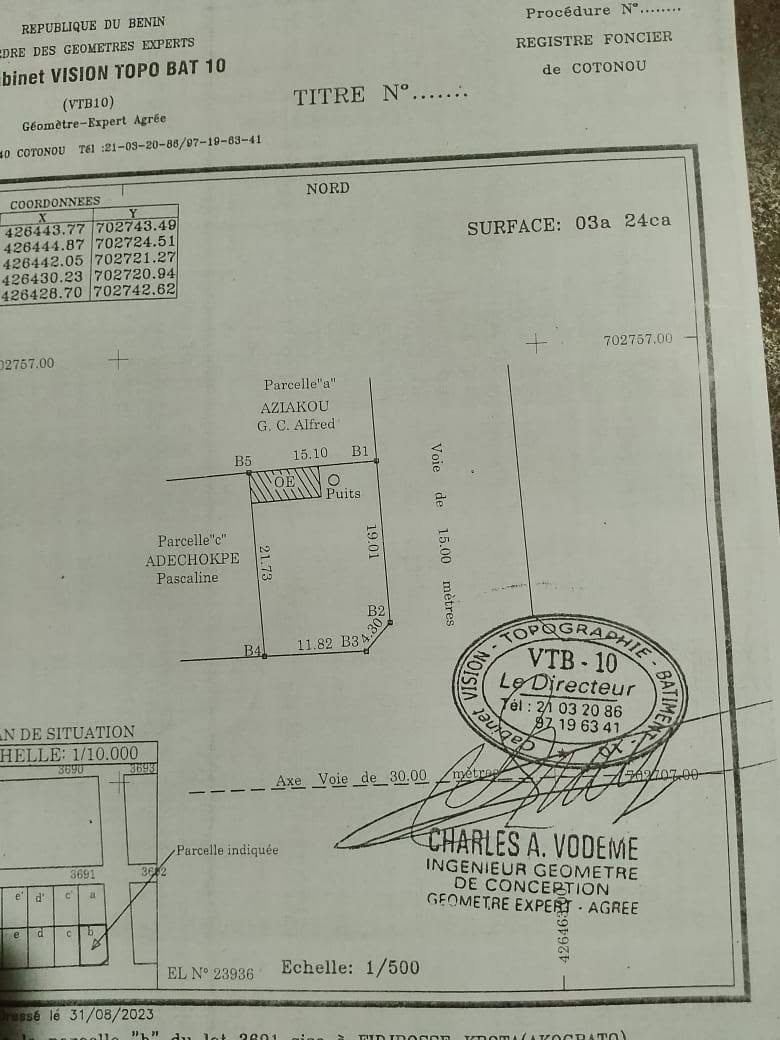 Parcelle clôturée en angle de rue à Fidjrossè Akogbato 4