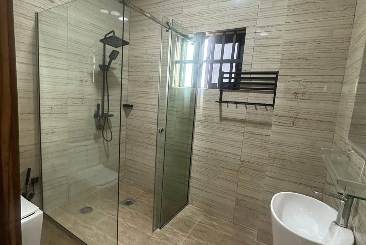 Résidence neuve d'appartements meublés à Fidjrossè Plage 14