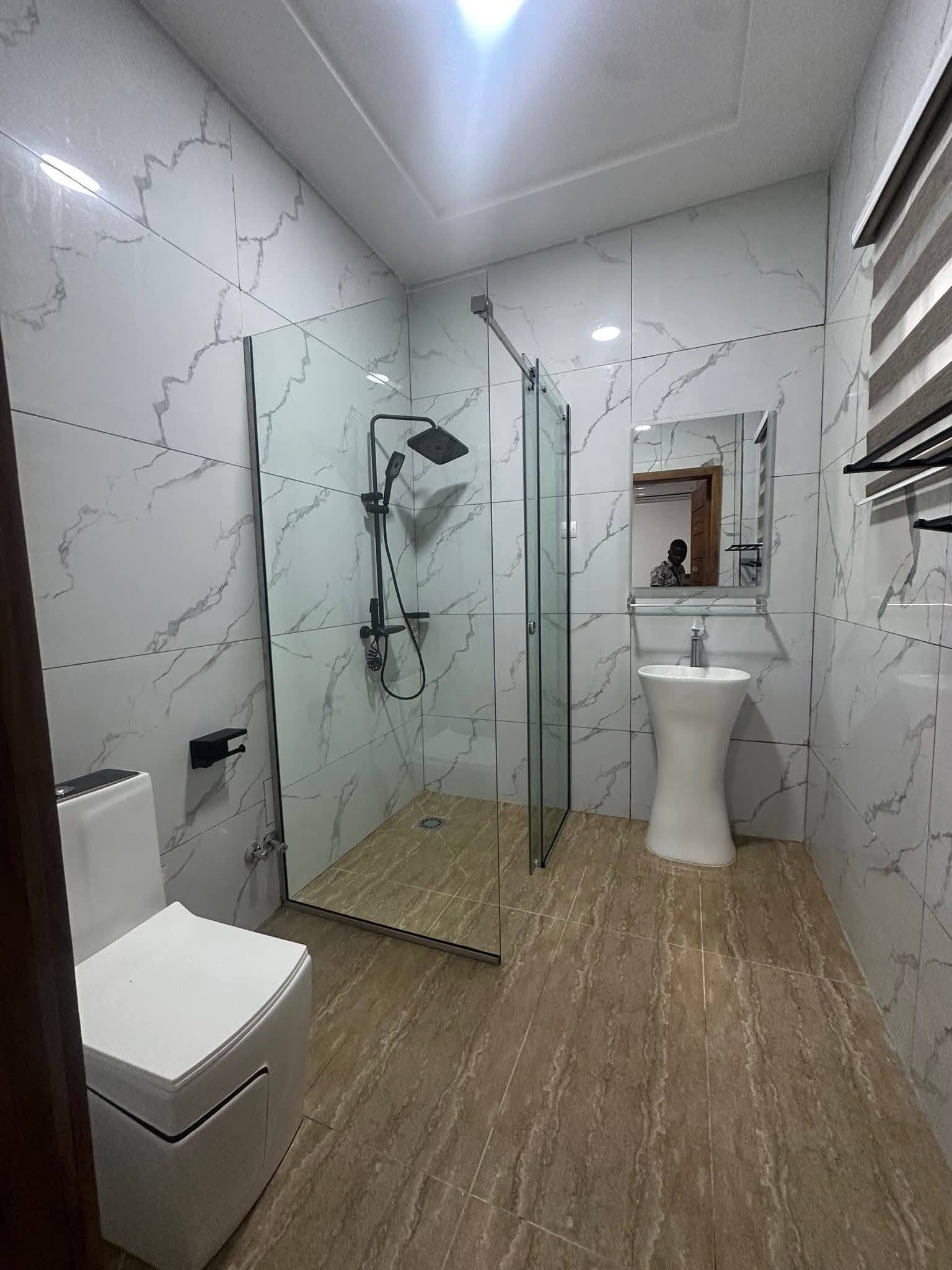 Résidence neuve d'appartements meublés à Fidjrossè Plage 15