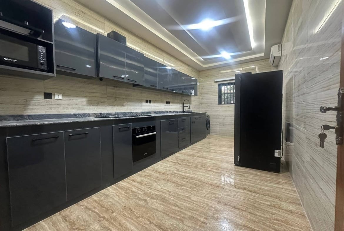 Résidence neuve d'appartements meublés à Fidjrossè Plage 3