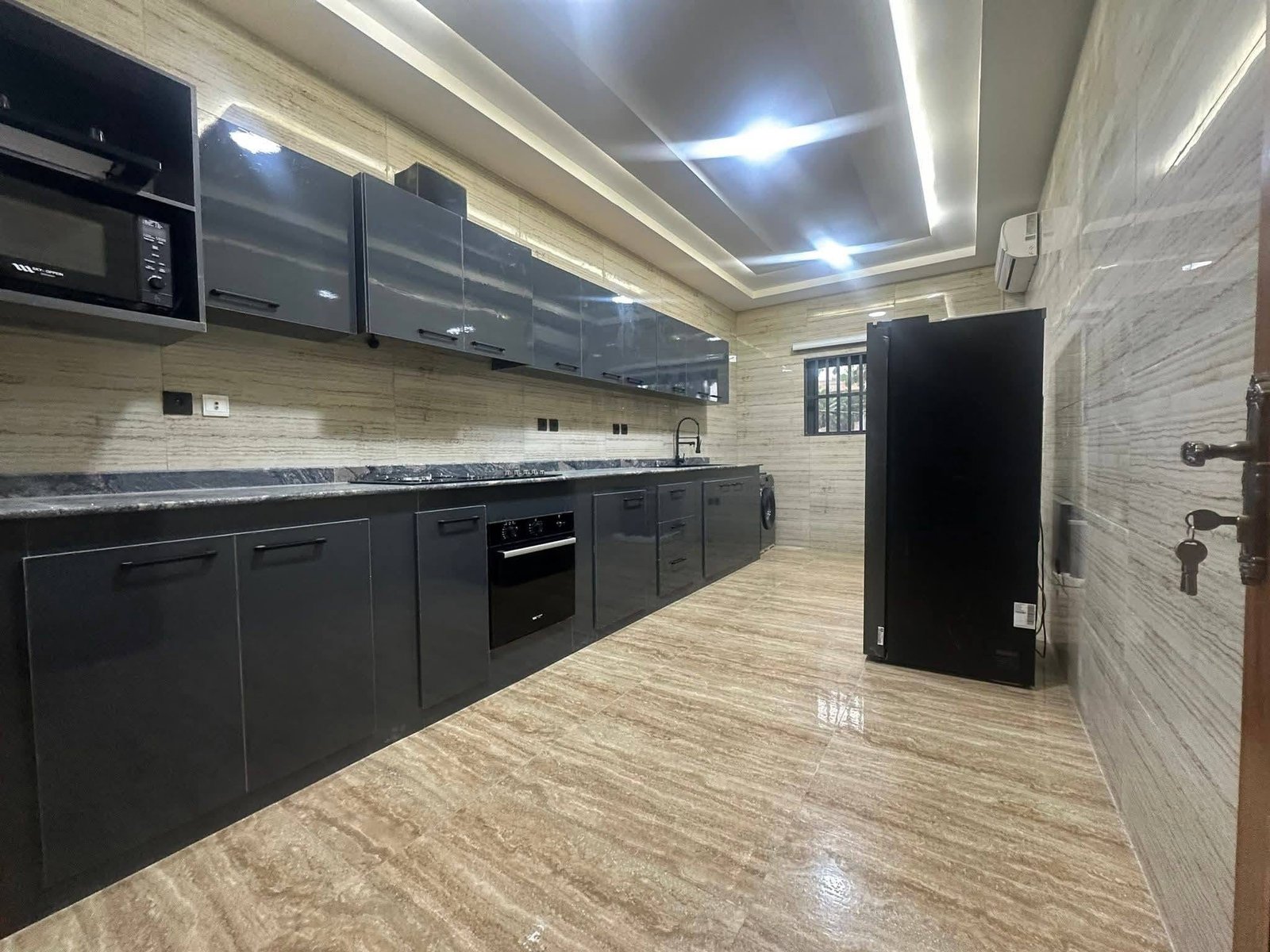 Résidence neuve d'appartements meublés à Fidjrossè Plage 3