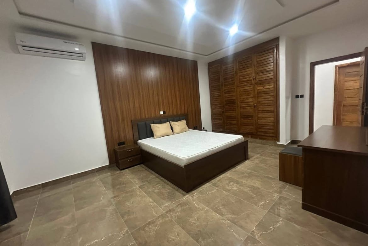 Résidence neuve d'appartements meublés à Fidjrossè Plage 7