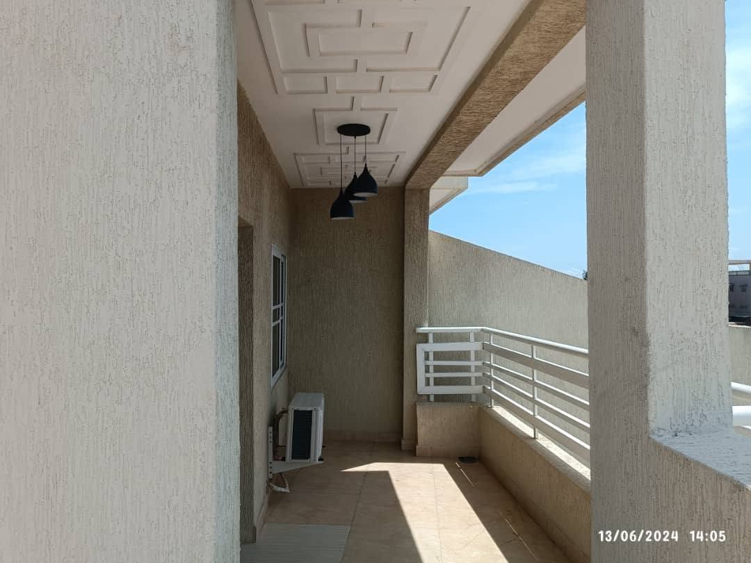 Studio meublé avec terrasse à Fidjrossè Plage 13