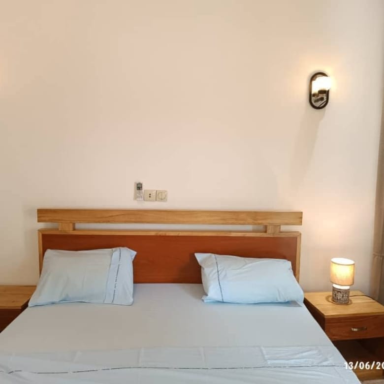 Studio meublé avec terrasse à Fidjrossè Plage 15
