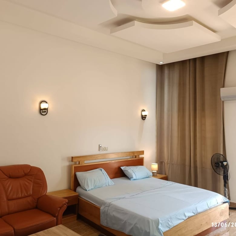 Studio meublé avec terrasse à Fidjrossè Plage 3