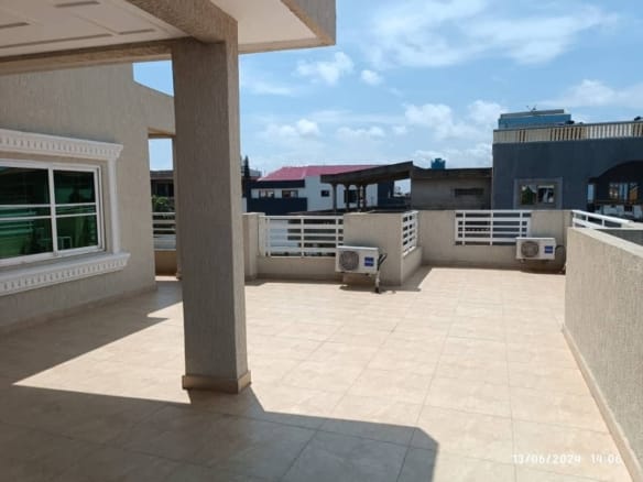 Studio meublé avec terrasse à Fidjrossè Plage