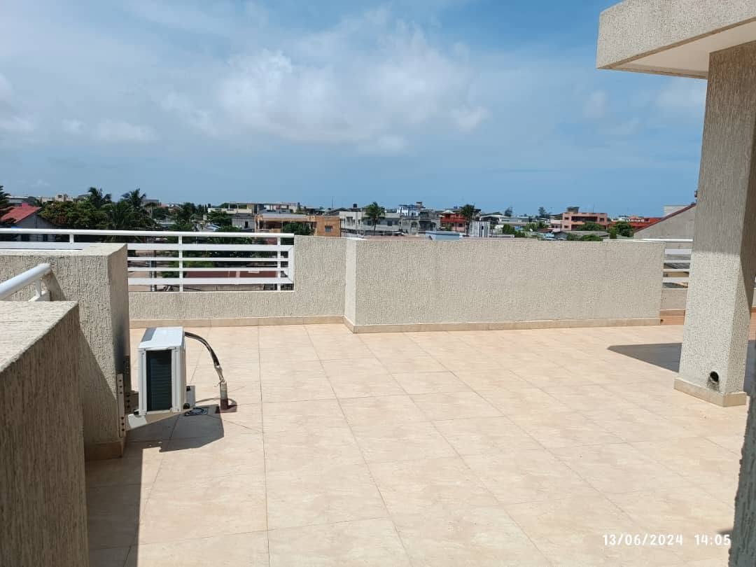 Studio meublé avec terrasse à Fidjrossè Plage 7