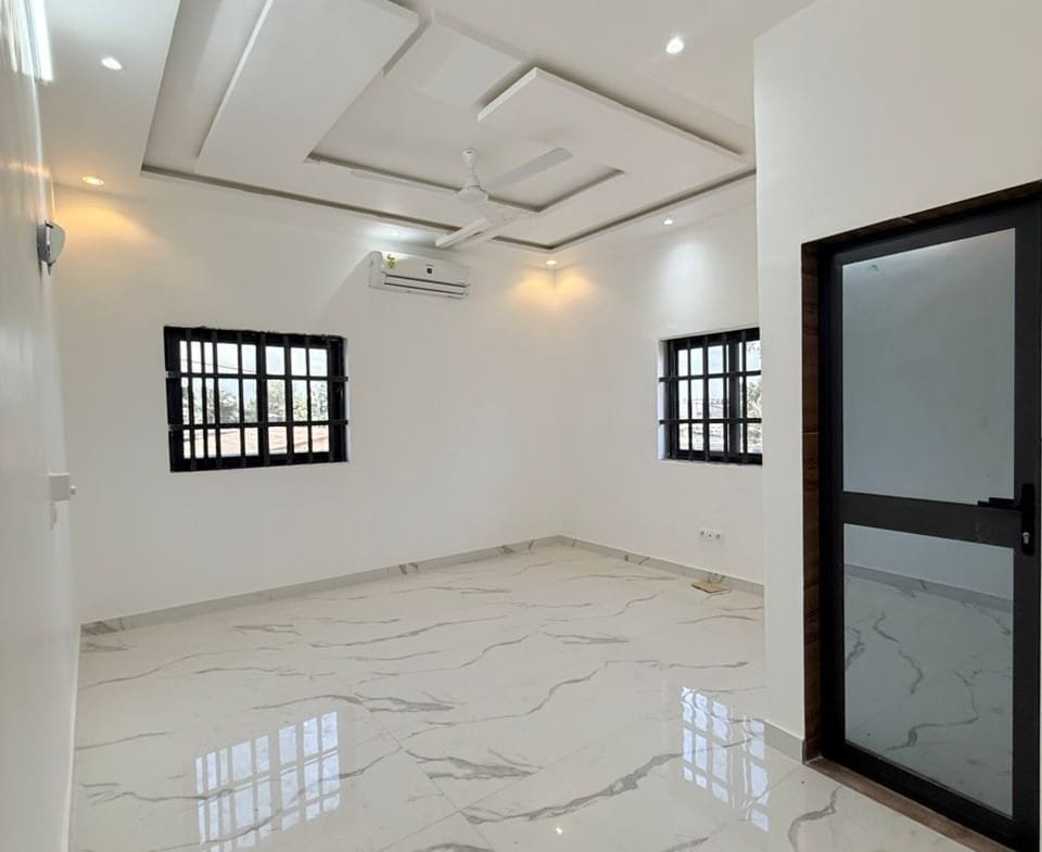 Villa R+2 avec boutique à Calavi Aïtchedji 10