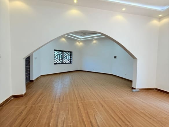 Villa R+2 avec boutique à Calavi Aïtchedji 2