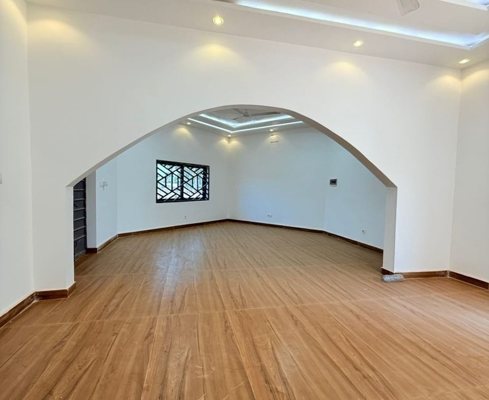 Villa R+2 avec boutique à Calavi Aïtchedji 2
