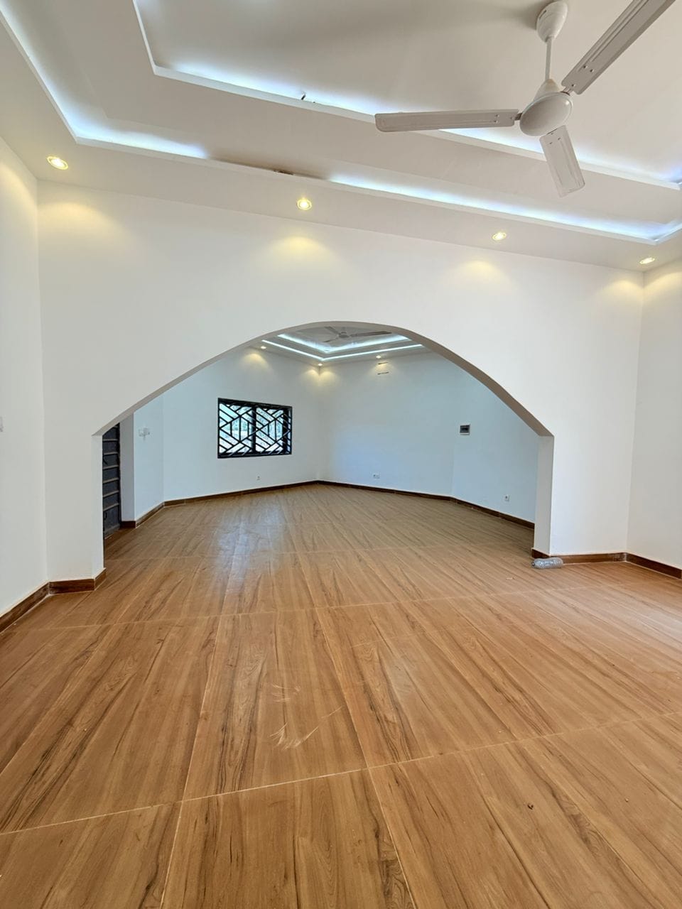 Villa R+2 avec boutique à Calavi Aïtchedji 2