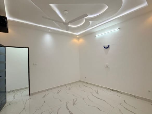 Villa R+2 avec boutique à Calavi Aïtchedji 3