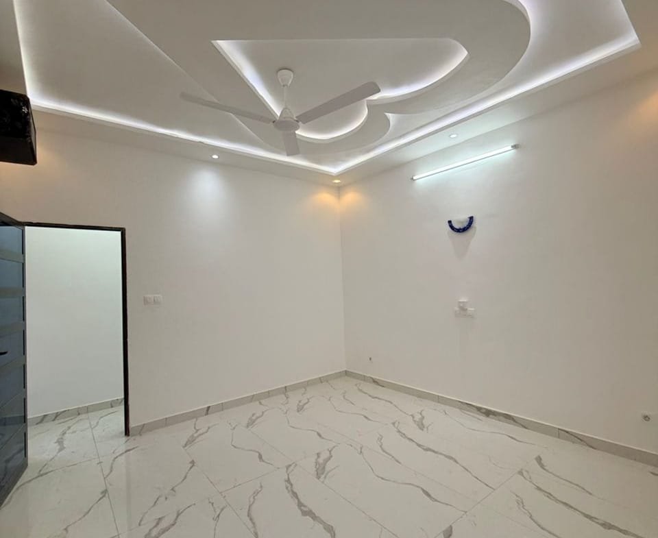 Villa R+2 avec boutique à Calavi Aïtchedji 3