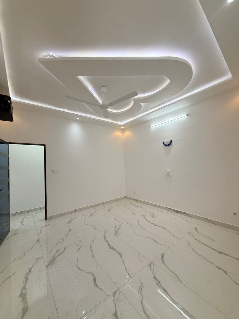 Villa R+2 avec boutique à Calavi Aïtchedji 3